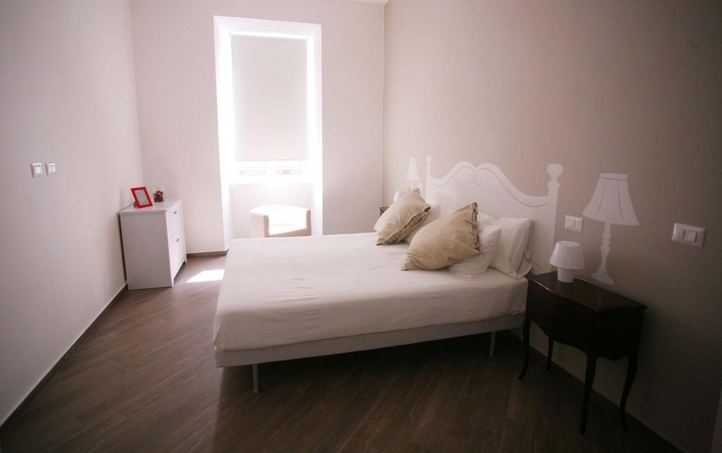 Red Flat In Roma